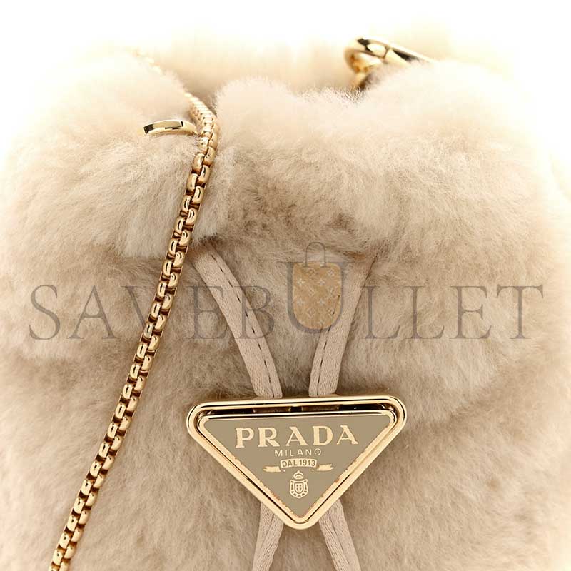 Pra*a ecru sheepskin mini pouch 1nr016 (9.5*9*6cm)
